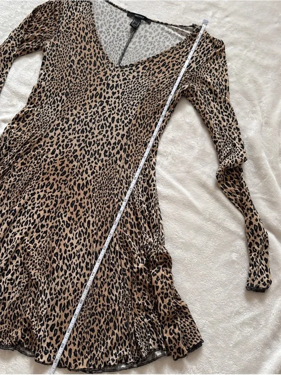 Forever 21 Leopard Print V-Neck Dress with Flowy Lettuce Hem Skirt | Sz: Small - Picture 6 of 10